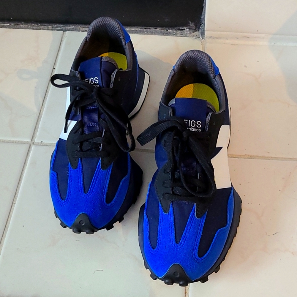 Figs New Balance 327